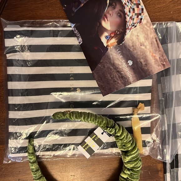 🆕Lele Sadoughi Kelly Chunky Chartreuse Green Gathered Velvet Headband::NWT:: - Picture 9 of 10